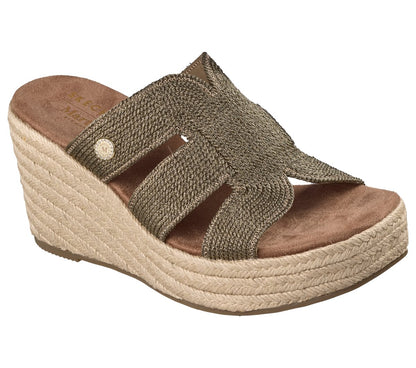 Martha Stewart:Iris - Unstoppable | Skechers Women|New Arrivals