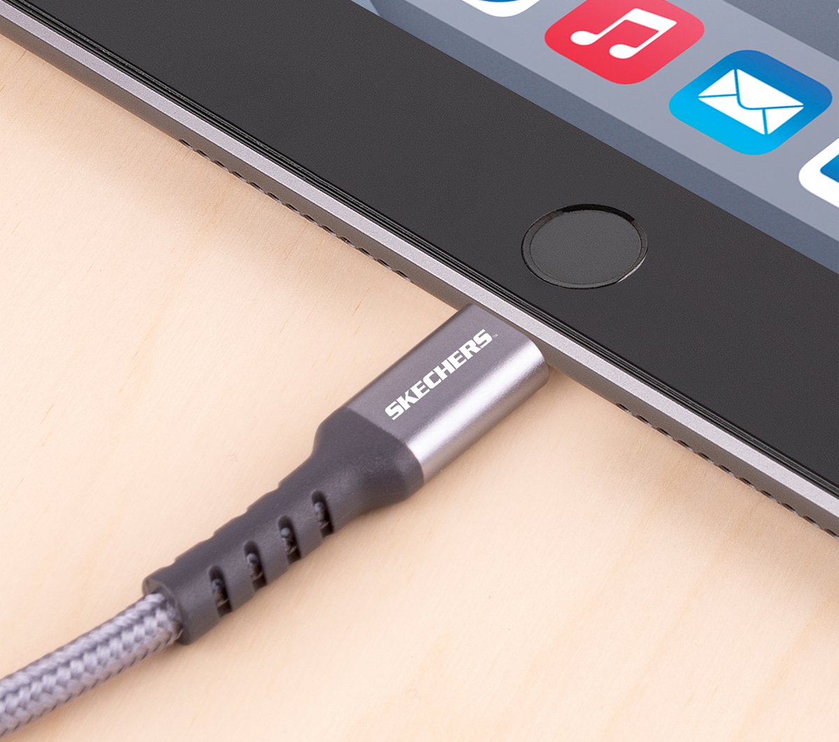 Lightning to USB-C Charging Cable | Skechers Clothing